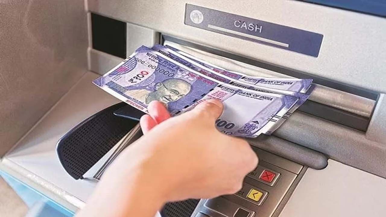 ఇలా జరిగిన సందర్భంలో సాధారణంగా బ్యాంకు యాజమన్యం మీ ఖాతాకు నగదును 24 గంటల్లోపు స్వయంచాలకంగా తిరిగి క్రెడిట్ చేస్తుంది. కాబట్టి వెంటనే భయపడి ప్యానిక్‌ అవకండి. ఆ మొత్తం మీ ఖాతాకు తిరిగి వస్తుంది.