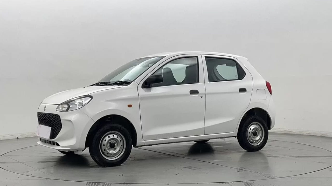 మారుతి సుజుకి త్వరలో తన కొత్త ఆల్టోను విడుదల చేయనుంది. ఇది అనేక మార్పులతో వస్తుంది. అలాగే  భారతదేశంలో అత్యంత మైలేజ్-సమర్థవంతమైన కారుగా చెబుతోంది కంపెనీ. ఈ కారు 1 లీటరు పెట్రోల్‌పై 30 కి.మీ లేదా అంతకంటే ఎక్కువ మైలేజీని ఇస్తుందని భావిస్తున్నారు.