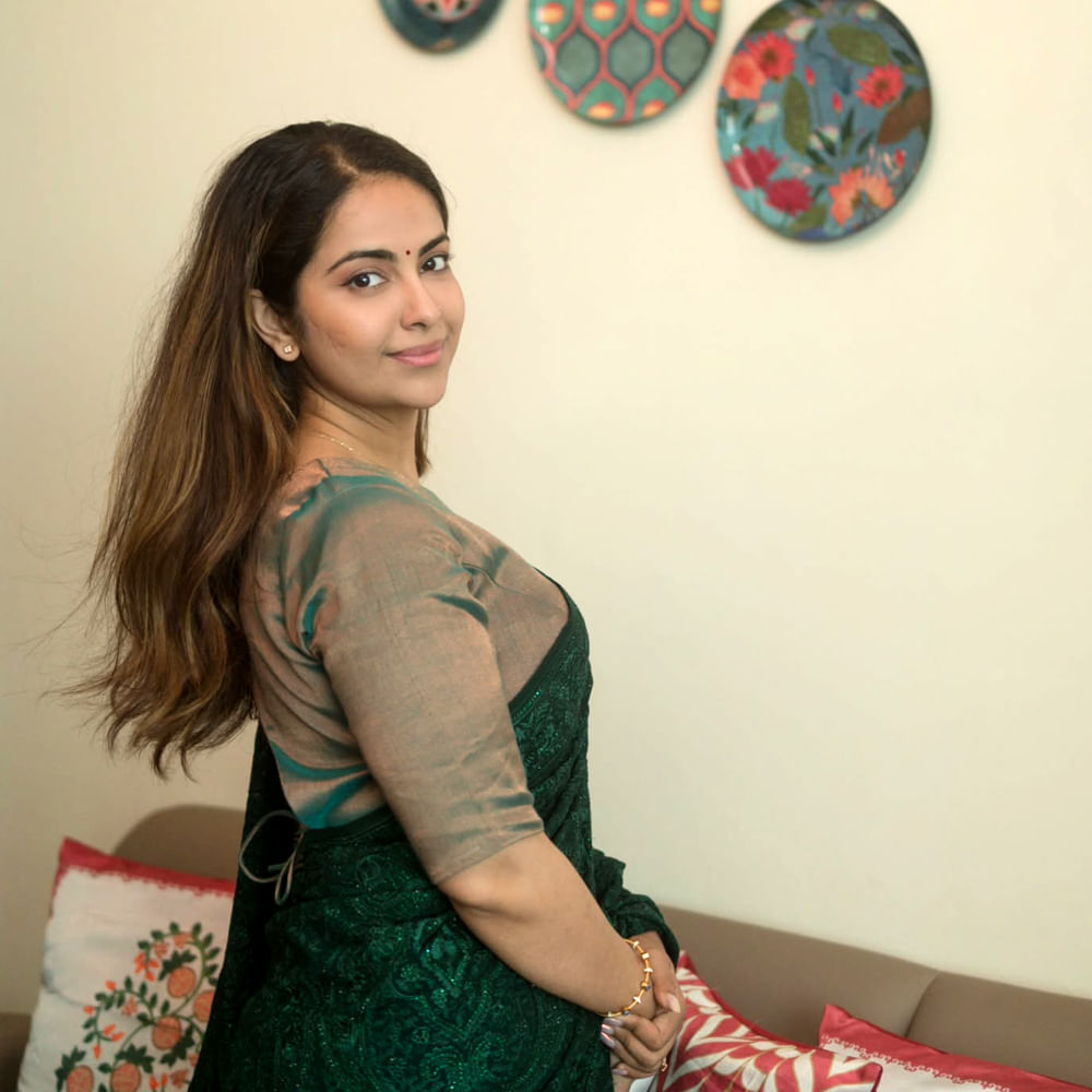 చిన్నారి పెళ్లి కూతురు సీరియల్ ద్వారా దక్షిణాది ప్రేక్షకులకు ఇష్టమైన నటిగా మారింది అవికా గోర్. బాలనటిగా బుల్లితెరపై సందడి చేసిన ఈ అమ్మడు.. ఇప్పుడు హీరోయిన్గా వెండితెరపై అలరిస్తుంది. ఈ అమ్మడి అందాలకు కుర్రాళ్ళు ఫిదా అవుతున్నారు.