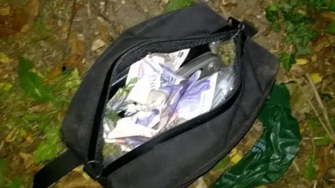 Telangana: రోడ్డుపై వెళ్తుండగా ఆటోడ్రైవర్‌కు కనిపించిన చిన్న బ్యాగ్.. ఓపెన్ చేసి చూడగా..