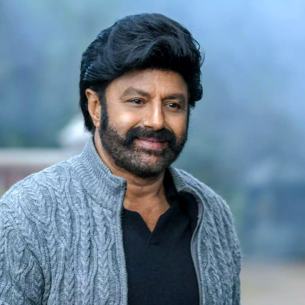 ఒక్కో సినిమాకు రూ.50 కోట్లకు పైగా వసూళ్లు రాబడుతూ.. నందమూరి లెగసీని చెక్కు చెదరకుండా కాపాడుతున్నారు. ఇటీవల వరుసగా 4 సినిమాలతో రూ.100 కోట్లపైగా కలెక్షన్స్ రాబట్టారు. ఇటీవలే కేంద్ర ప్రభుత్వం ప్రకటించిన పద్మ భూషణ్ అవార్డ్ సైతం స్వీకరించారు.