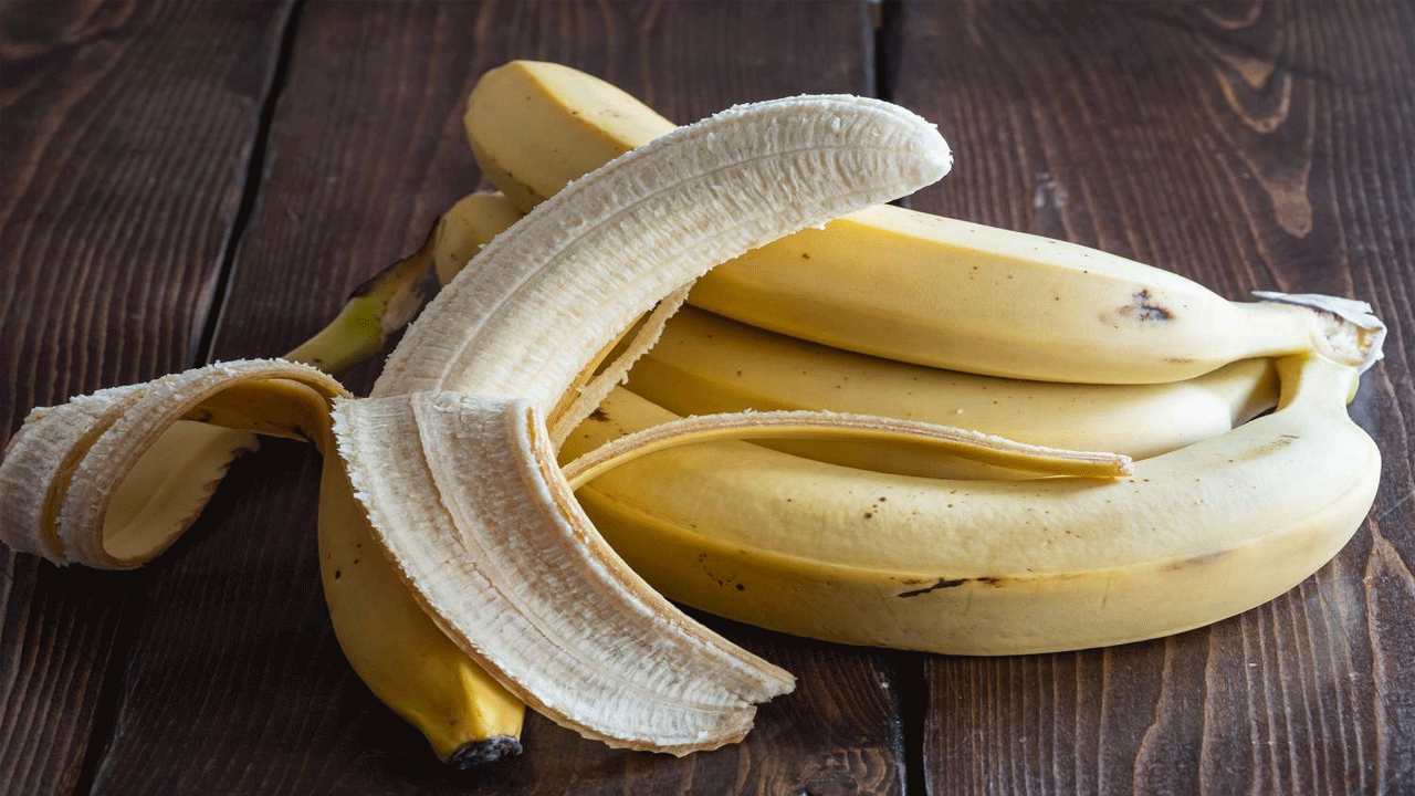 అరటి పండ్లలో పొటాషియం, మెగ్నీషియం, మాంగనీస్‌, రిబోఫ్లేవిన్‌, ఫొలేట్‌, కాపర్‌, పీచు, బి6, సి-విటమిన్లతో ఇది మంచి పోషకాహారం. తిన్న ఆహారాన్ని త్వరగా జీర్ణం చేస్తుంది. రక్తపోటును అదుపులో ఉంచుతుంది. గుండె జబ్బులను రానివ్వదు. 