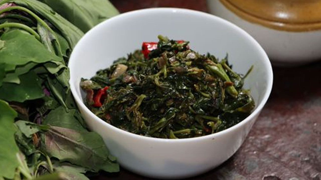 జుట్టుకు ప్రయోజనకరం: బతువాలో ప్రోటీన్లు పుష్కలంగా ఉంటాయి. ఇందులో ఇతర విటమిన్లు, ఖనిజాలు కూడా పుష్కలంగా ఉంటాయి. మీరు జుట్టు రాలడంతో బాధపడుతుంటే, మీ ఆహారంలో బతువాను చేర్చుకోండి ఎందుకంటే ఇది మీ జుట్టు మూలాలను బలోపేతం చేస్తుంది.