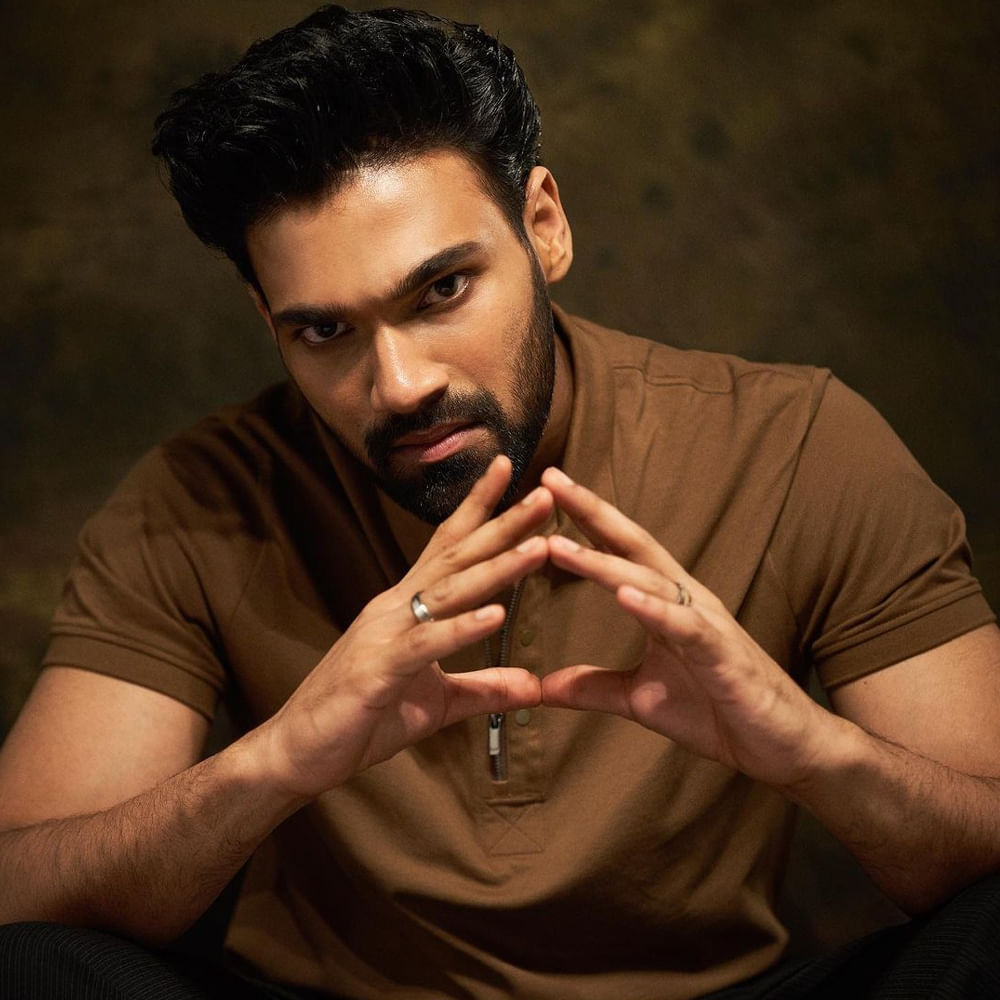 అల్లుడు శ్రీనుతో అదిరిపోయే ఎంట్రీ ఇచ్చారు బెల్లంకొండ శ్రీనివాస్.. ఈ సినిమా కాస్ట్ ఫెయిల్యూర్‌గా నిలిచినా డెబ్యూ హీరోకు పర్ఫెక్ట్ ఎంట్రీగా నిలిచింది. 