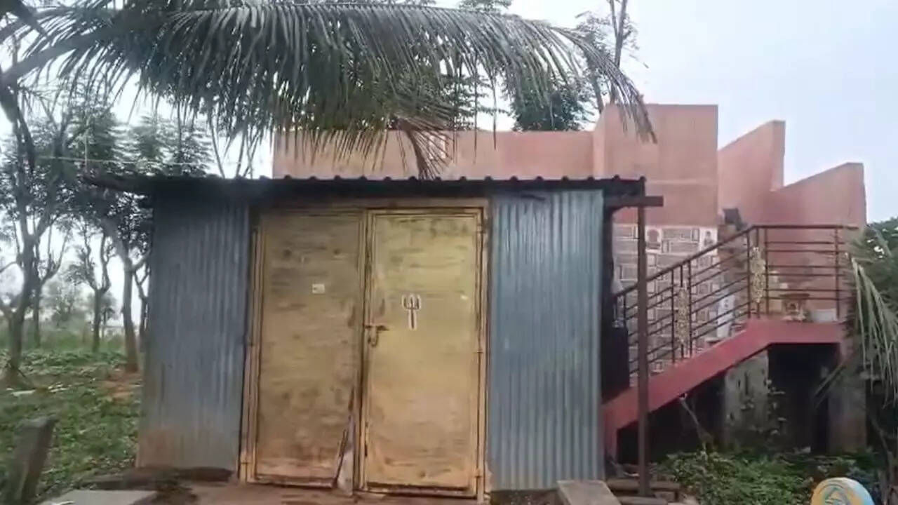 ఇద్దరు పిల్లను చంపి భార్యభర్తల ఆత్మహత్యాయత్నం.. చివర్లో ట్విస్ట్ ఇదే!