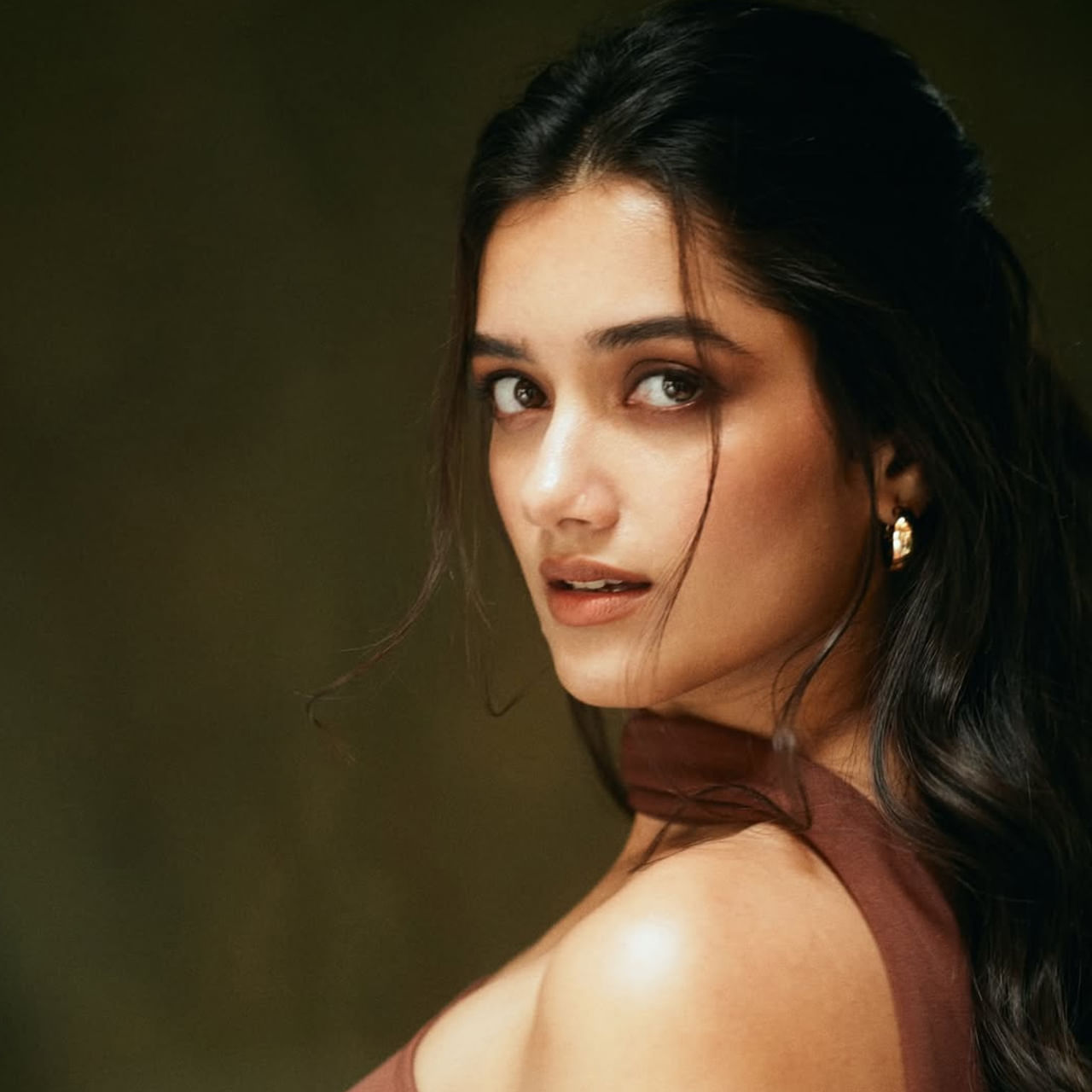 భాగ్య శ్రీ బోర్సే.. తెలుగు సినీప్రియులకు ప్రత్యేకంగా పరిచయం అక్కర్లేని పేరు. తెలుగులో చేసింది రెండు సినిమాలే అయినా తనకంటూ మంచి ఫాలోయింగ్ సొంతం చేసింది. ఆమె నటించిన రెండు చిత్రాల్లో ఒకటి అట్టర్ ప్లాప్.. మరొకటి హిట్.