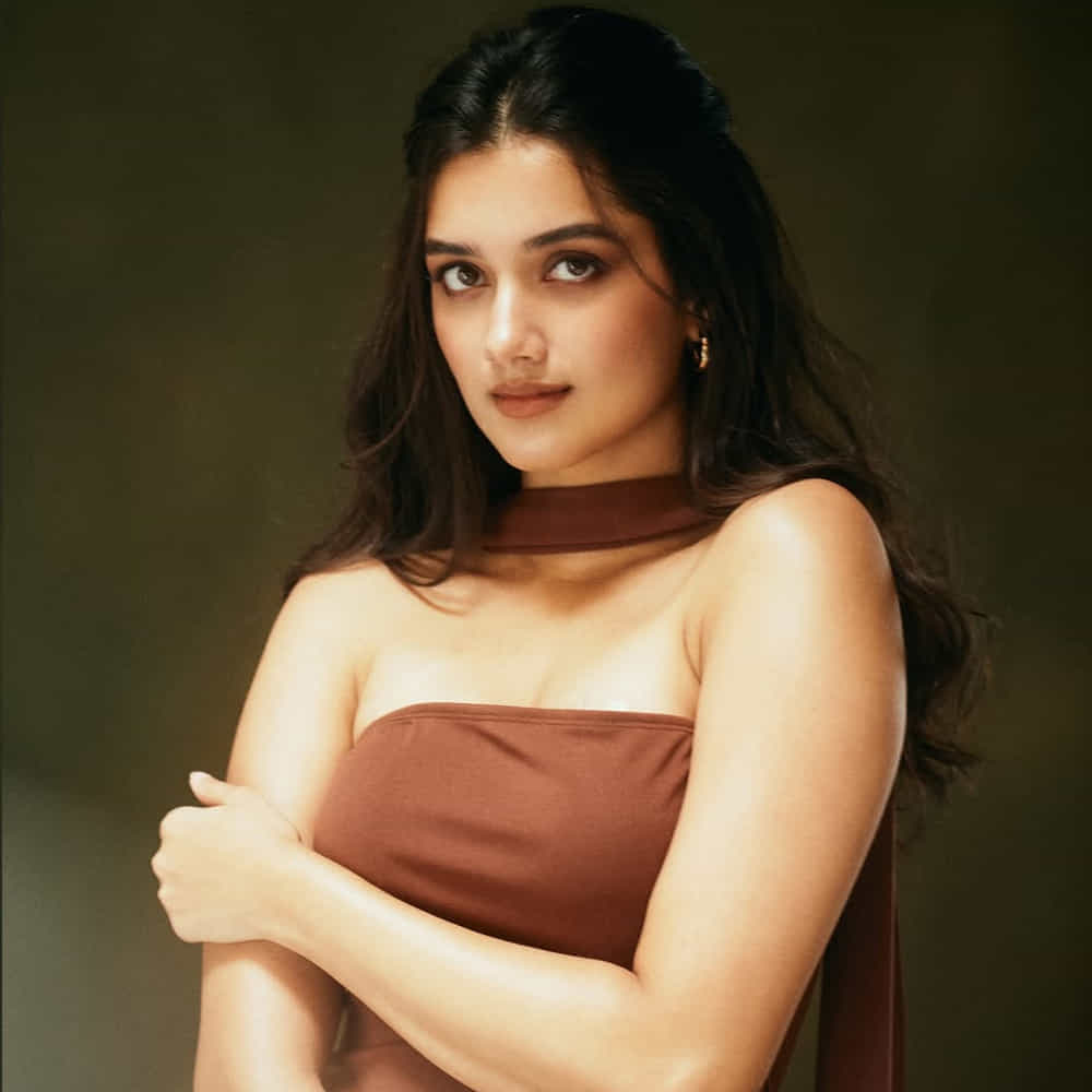 హిందీలో యారియన్ 2 సినిమాతో తెరంగేట్రం చేసింది ఈ ముద్దుగుమ్మ. ఆ తర్వాత చందు ఛాంపియన్ చిత్రంలో నటించింది. ఆ తర్వాత టాలీవుడ్ షిఫ్ట్ అయ్యింది. ప్రస్తుతం బ్యూటీ తెలుగులో చేతినిండా సినిమాలతో బిజీగా ఉంది. అలాగే మరిన్ని ఆఫర్స్ క్యూ కట్టాయి.