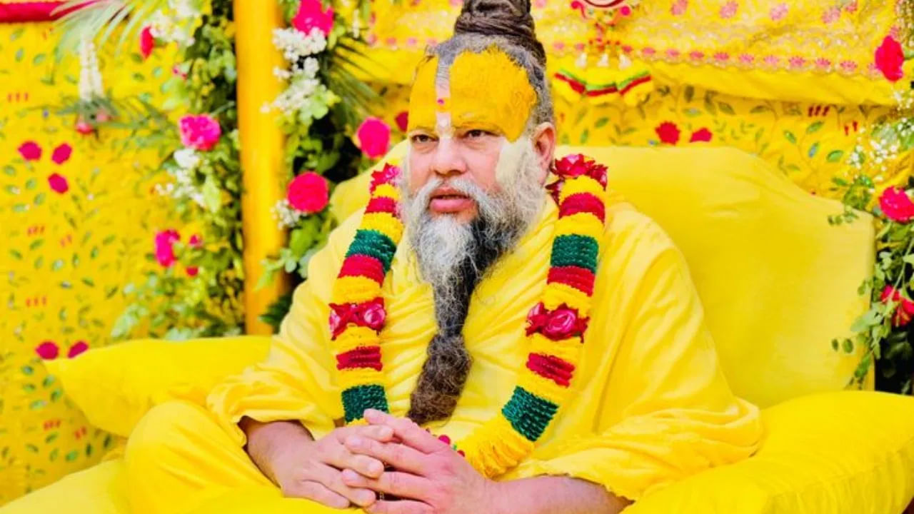 
దేవునికి తయారు చేస్తున్న నైవేద్యంలో అకస్మాత్తుగా ఒక ఈగ, పురుగు లేదా వెంట్రుకలు పడటం వంటివి జరుగుతూ ఉంటాయి. అప్పుడు ఈ ఆహారాన్ని దేవునికి నైవేద్యంగా సమర్పించాలా వద్దా అని ప్రజలు సందిగ్ధంలో పడతారు. ప్రేమానంద్ మహారాజ్ ఈ గందరగోళ విషయానికి పరిష్కరాన్ని సూచించారు. 
