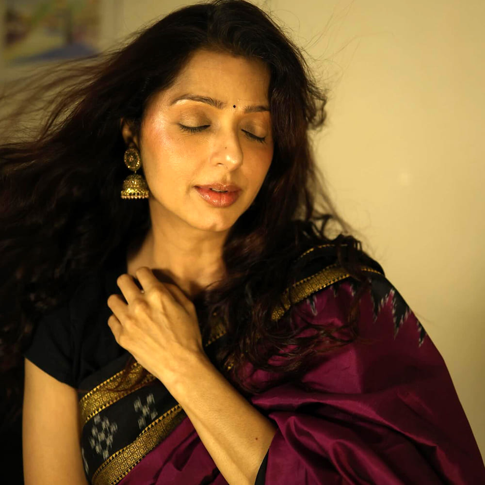 సుమంత్ హీరోగా నటించిన యువకుడు అనే సినిమాతో హీరోయిన్ గా ఇండస్ట్రీకి పరిచయం అయ్యింది ఈ వయ్యారి భామ. ఆతర్వాత వరుసగా సినిమాలు చేసింది. అలాగే మిస్సమ్మ చిత్రానికి గాను ఉత్తమ నటిగా నంది పురస్కారం అందుకుంది ఈ భామ.