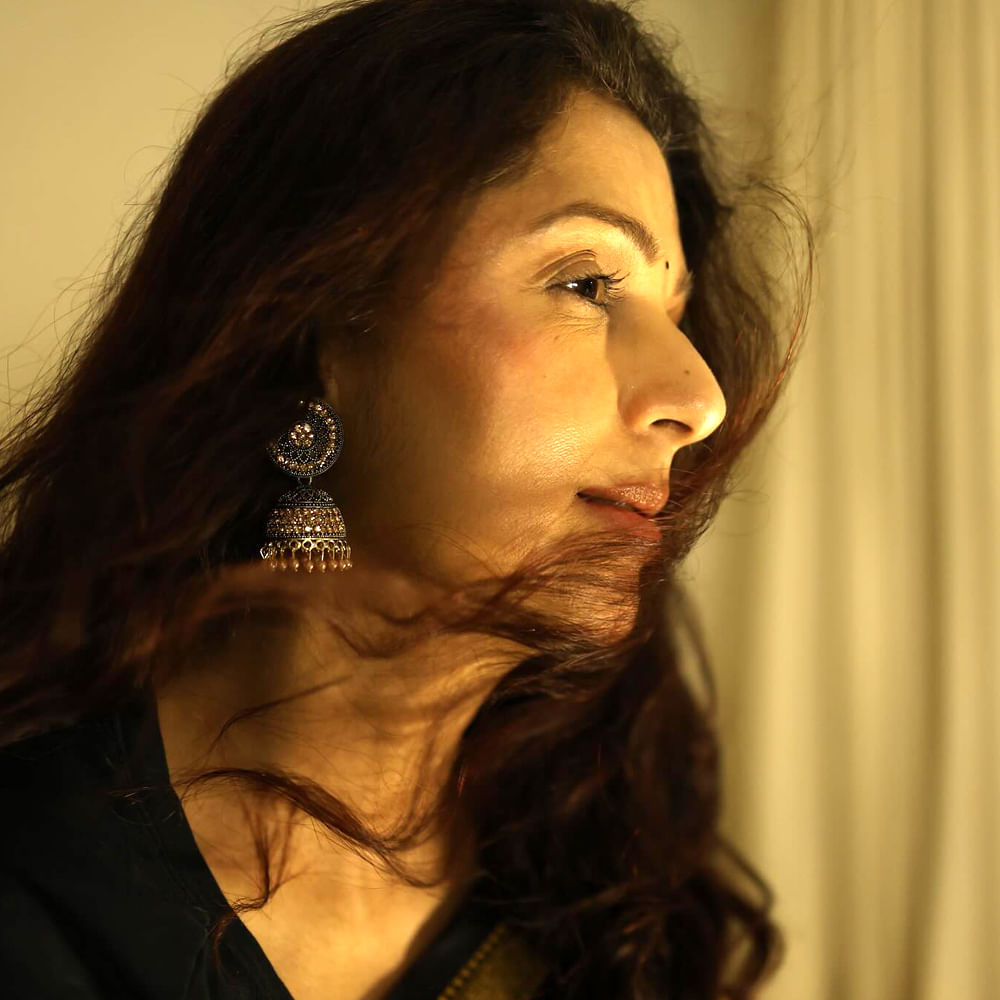 వయసు పెరిగినా తరగని అందంతో ఆకట్టుకుంటున్న భామల్లో భూమిక చావ్లా ఒకరు. తెలుగు తమిళ్ భాషల్లో ఎన్నో సూపర్ హిట్ సినిమాల్లో నటించి మెప్పించింది ఈ అందాల భామ. తెలుగులో ఈ అమ్మడి క్రేజ్ నెక్ట్స్ లెవల్లో ఉండేది.