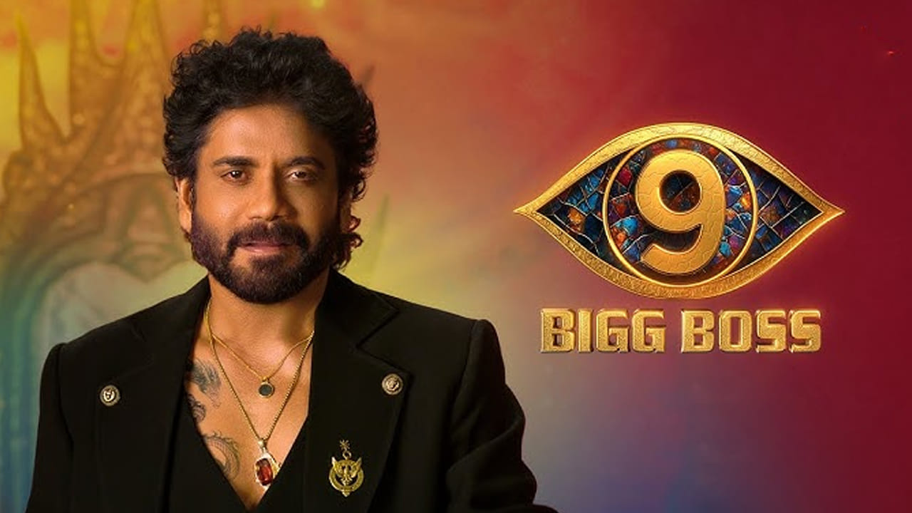 గత సీజన్ మాదిరిగానే.. నాలుగైదు వారాలు గడిచిన తరువాత మరికొందరిని హౌస్ లోకి పంపించనున్నారట. ఇక ఈసారి సోషల్ మీడియా సెన్సేషన్స్ ఎంట్రీ కోసం బిగ్ బాస్ భారీగానే ప్లాన్ చేసినట్లు తెలుస్తోంది. 