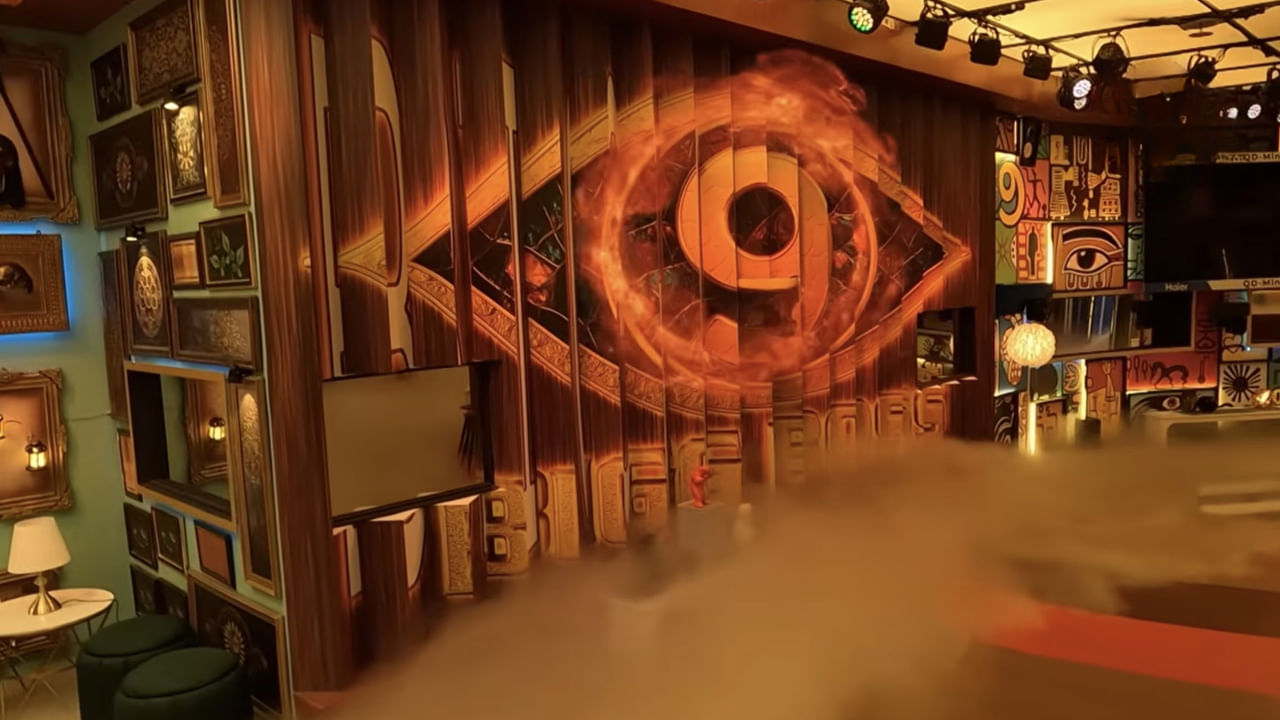  లాంఛింగ్ ఎపిసోడ్ కోసం బిగ్ బాస్ హౌస్ లను బటర్ ఫ్లై థీమ్ తో డెకరేట్ చేశారు. ఇక మొదటి వారంలో ఓనర్స్ వర్సెస్ టెనెంట్స్ థీమ్ తో షో కొనసాగనుంది.
