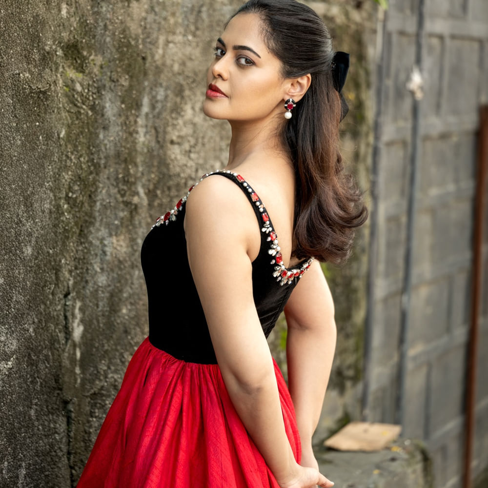 ఈ సినిమా సెకండాండ్రి రాజు దర్శకత్వంలో వచ్చిన చిత్రం. ఈ సినిమా ఆమెకు మంచి గుర్తింపు తెచ్చినప్పటికీ, తర్వాత ఆమె తమిళ సినిమా పరిశ్రమ వైపు దృష్టి సారించింది. తమిళంలో “పొక్కిషం”, “కజుగు”, “కెడి బిల్లా కిల్లాడి రంగా” వంటి చిత్రాల్లో నటించి ప్రేక్షకుల మనసు గెలుచుకుంది. 