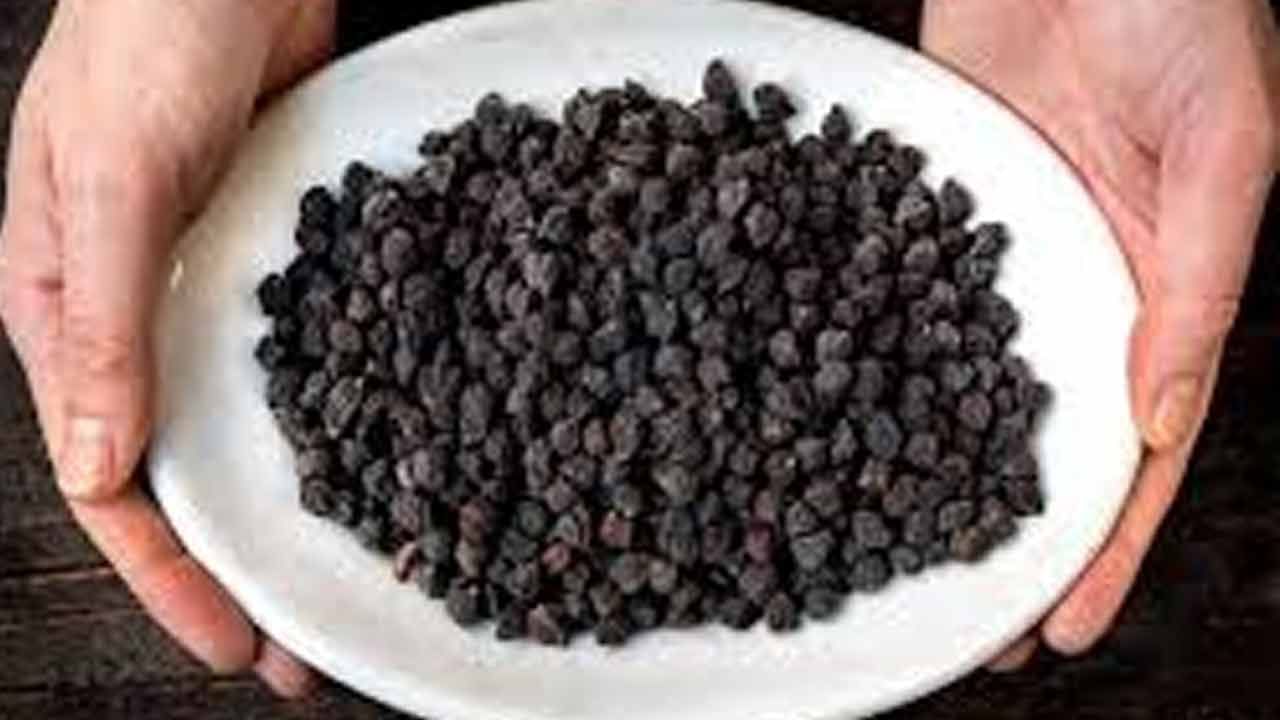 నానబెట్టిన శనగలు ప్రోటీన్, ఫైబర్, విటమిన్లు, ఖనిజాలు, ఆరోగ్యకరమైన కొవ్వులకు గొప్ప మూలం. నానబెట్టిన నల్లశనగలు ఒక వంద గ్రాములు తింటే శక్తి పెరిగి జీర్ణవ్యవస్థ మెరుగుపడుతుంది. కండరాలు బలంగా మారుతాయి. ఆ రోజంతా మంచి ఎనర్జీతో ఉత్సాహంగా ఉంటారు. 