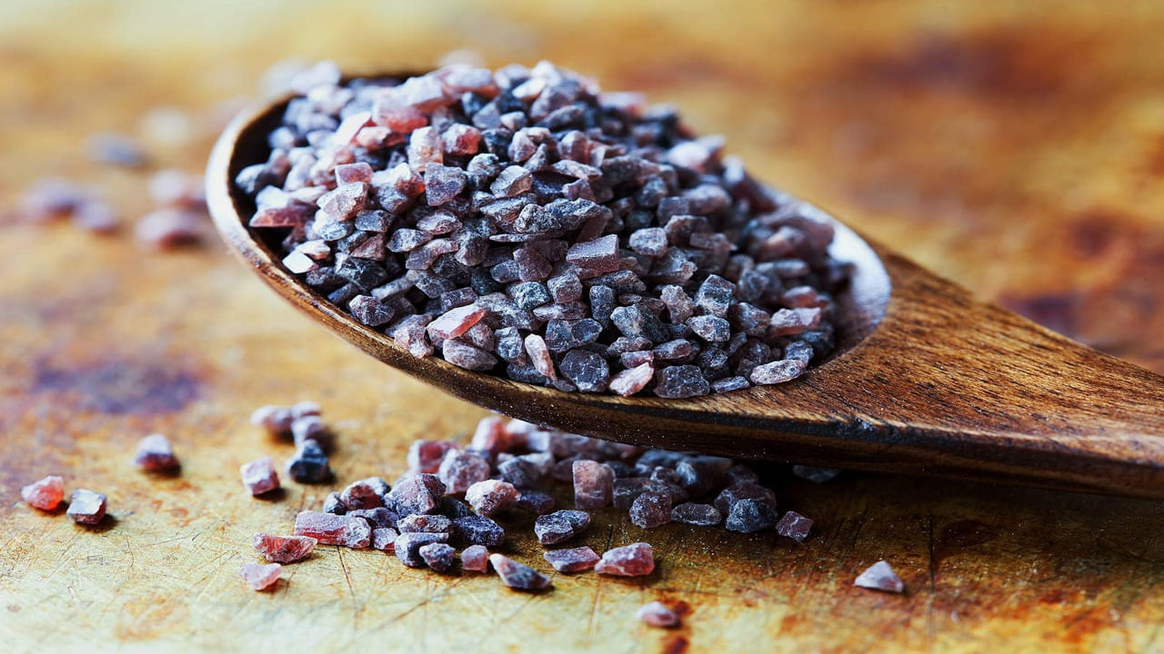 Black Salt Benefits: వామ్మో.. నల్ల ఉప్పు వాడితే ఇన్ని లాభాలా..? ఇవి తెలిస్తే తెల్ల ఉప్పును ముట్టుకోరు..!