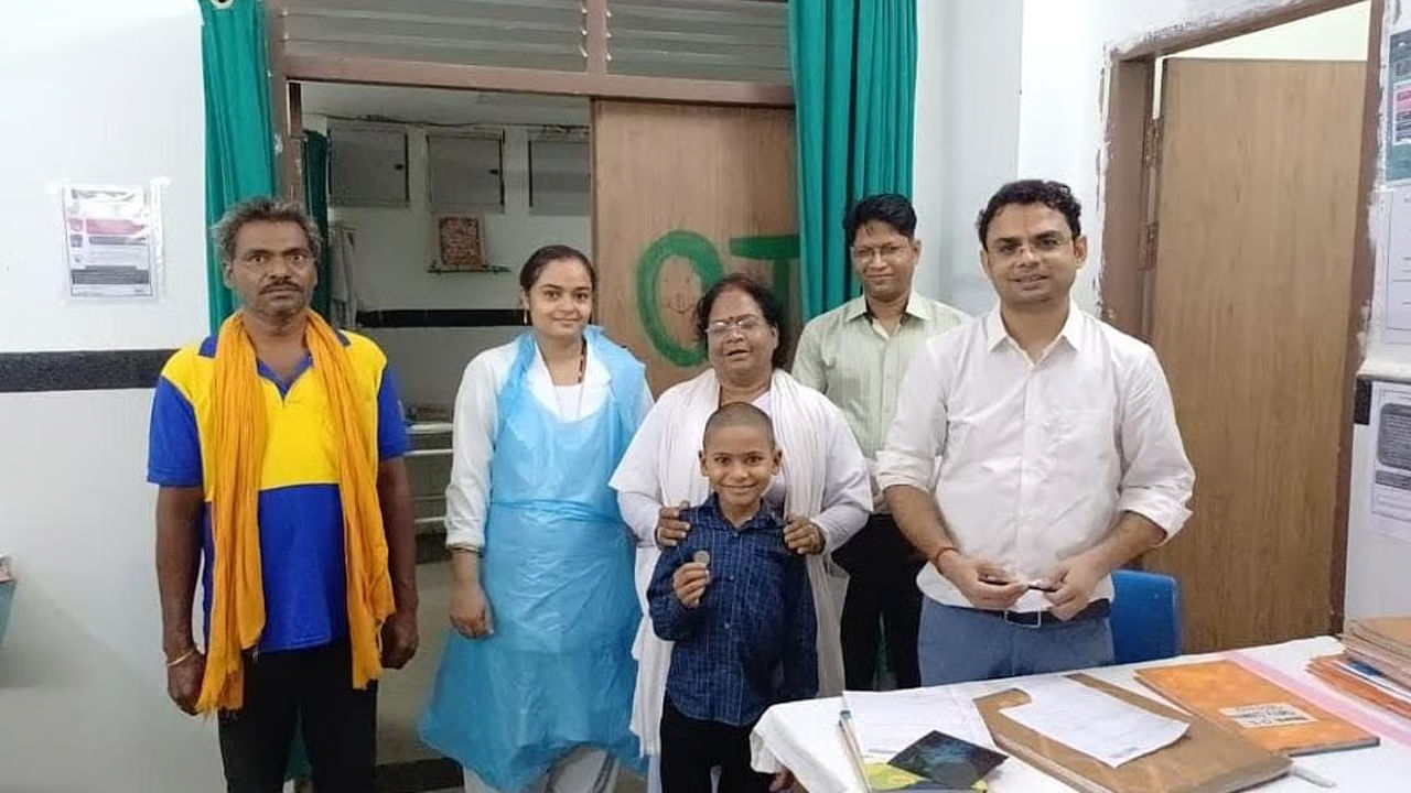 Viral: ఆడుకుంటూ రూ.10 కాయిన్ మింగిన బాలుడు.. కట్ చేస్తే.. 2 నిమిషాల్లోనే..