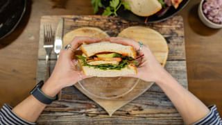 Sunflower Seeds: రోజు ఒక స్పూను ఈ గింజలు తింటే చాలు.. కొలెస్ట్రాల్ నామరూపం లేకుండా పోతుంది..!