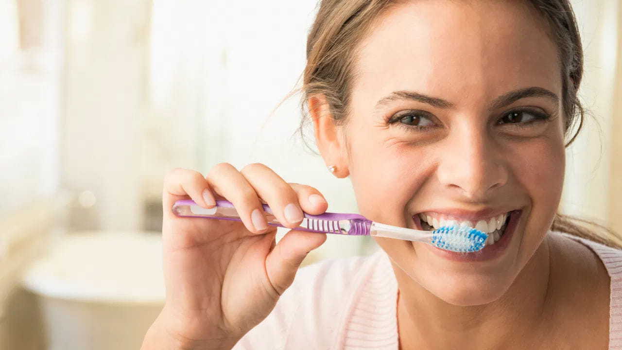 Health Tips: రాత్రి బ్రష్ చేయకపోతే ఏమవుతుంది..? నోటికి-నిద్రకు ఉన్న లింక్ ఏంటో తెలిస్తే అవాక్కే..