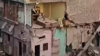 యూరియా కోసం పంపిణీ కేంద్రాల వద్దే రైతుల నిద్ర