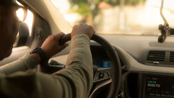 Car Safety: కారు కొనేముందు ఈ సేఫ్టీ ఫీచర్స్ చెక్ చేయడం మర్చిపోవద్దు!
