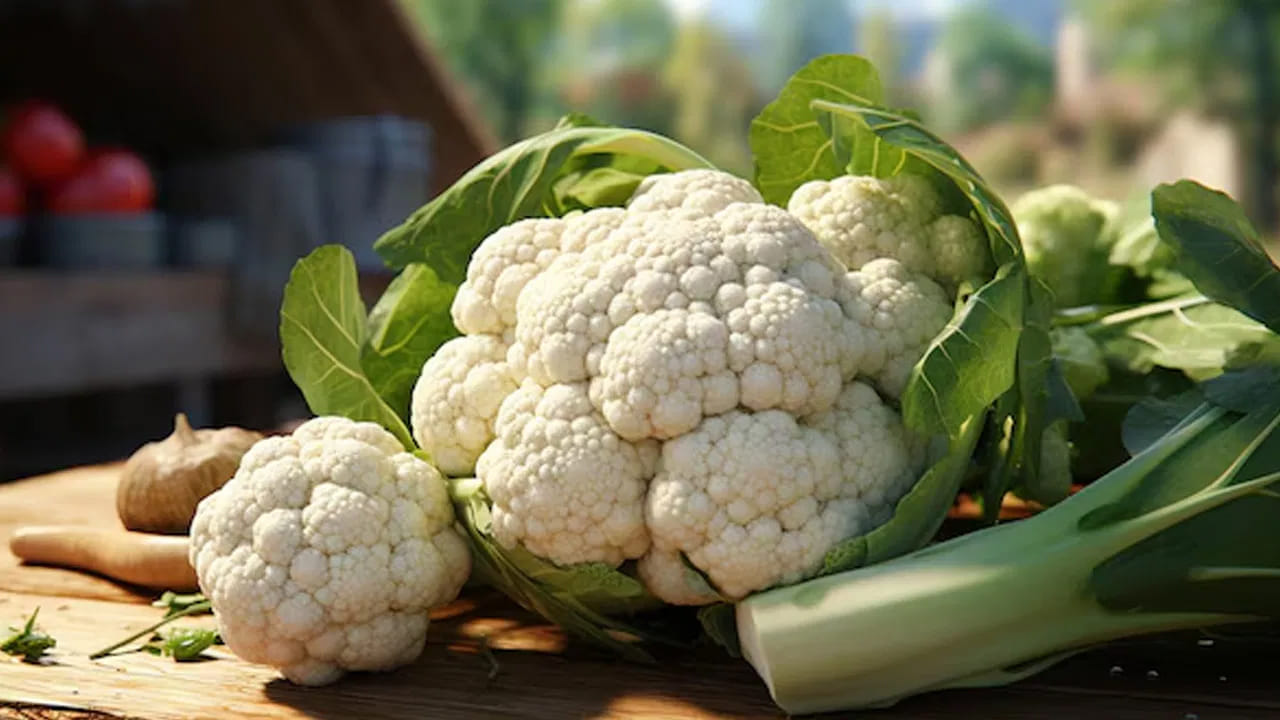 గర్భధారణ సమయంలో కాలీఫ్లవర్‌ తినకూడదు. దీని వల్ల అనేక సమస్యలు తలెత్తుతాయి. ముఖ్యంగా గర్భధారణ సమయంలో గ్యాస్, ఎసిడిటీ, అజీర్ణం వంటి సమస్యలు వస్తాయి. కాబట్టి క్యాలీఫ్లవర్‌ను నివారించడం చాలా ముఖ్యం.