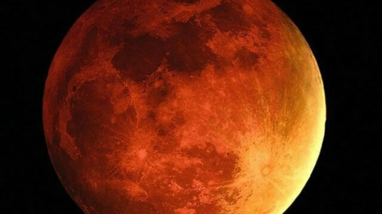 కుంభ రాశిలో ఏర్పడనున్న ఈ చంద్రగ్రహణం సమయంలో జాగ్రత్త వహించాల్సిన విషయాలు చాలా ఉన్నాయని పండితులు చెబుతున్నారు. చంద్రగ్రహణానికి ముందు, తరువాత ఎలాంటి చర్యలు తీసుకోవాలో తెలుసుకుందాం.
