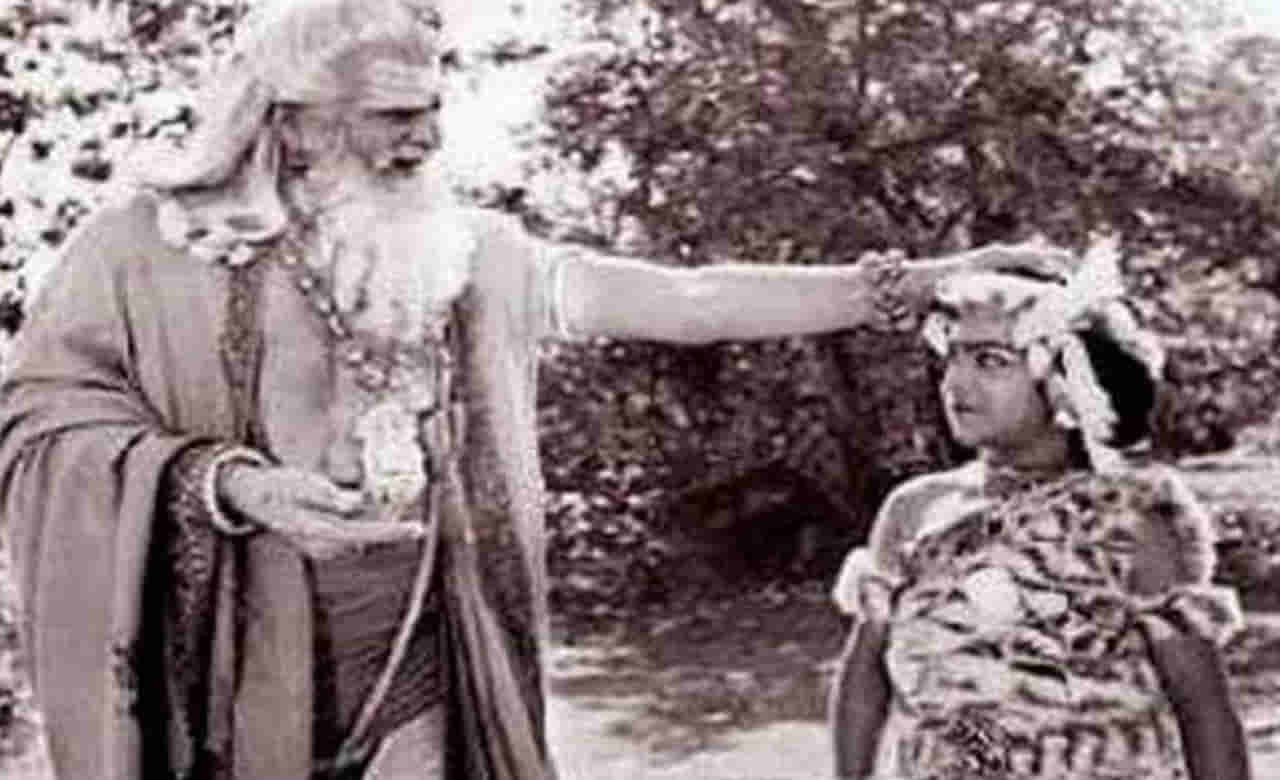 Childhood Pic: ఈ ఫోటోలో తాతా మనవడిని గుర్తుపట్టగలరా.. నందమూరి 3 తరాలు కలిసి నటించిన సినిమా.. ఏమిటంటే..