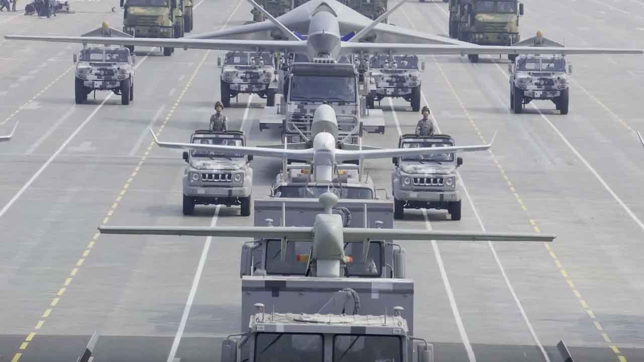 డాంగ్‌ఫెంగ్-5C (DF-5C) చైనా అత్యంత అధునాతన ఖండాంతర బాలిస్టిక్ క్షిపణి (ICBM). దీని ప్రధాన సాంకేతిక లక్షణాలు కొన్ని చూద్దాం. దీని పరిధి 13,000–16,000 కి.మీ. ఇది ద్రవ-ఇంధన ఆధారిత క్షిపణి. దీని పేలోడ్ సామర్థ్యం 3,900 కిలోలు (1–3 మెగాటన్ న్యూక్లియర్ వార్‌హెడ్). ఇది 800 మీటర్ల దూరం నుండి లక్ష్యాన్ని లాక్ చేయడం ద్వారా దాడి చేయగలదు. దీని పొడవు 32.6 మీటర్లు, బరువు 183,000 కిలోలు. DF-5C అతిపెద్ద బలం దాని MIRV సామర్థ్యం. అంటే, ఇది ఒకే ప్రయోగంలో బహుళ లక్ష్యాలను అలవోకగా చేరుకోగలదు. ఇది అమెరికా, యూరప్‌లకు దూరం కలిగి ఉంది. ఖచ్చితంగా భారతదేశానికి కూడా ముప్పు కలిగిస్తుంది.