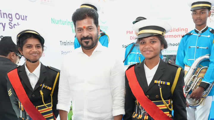 విద్యాశాఖను నా దగ్గరే పెట్టుకున్నా.. 200 మంది టీచర్లను విదేశాలకు పంపుతాం: సీఎం రేవంత్ రెడ్డి విద్యాశాఖను నా దగ్గరే పెట్టుకున్నా.. 200 మంది టీచర్లను విదేశాలకు పంపుతాం: సీఎం రేవంత్ రెడ్డి