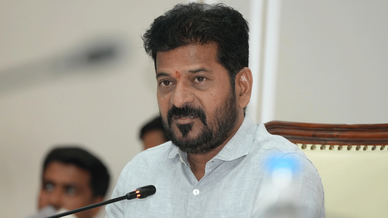 CM Revanth Reddy: తెలంగాణపై తుఫాన్ ఎఫెక్ట్.. అధికారులకు సీఎం రేవంత్ రెడ్డి కీలక ఆదేశాలు
