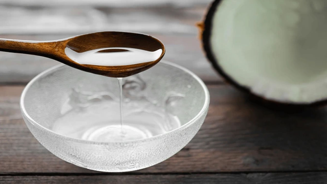 కొబ్బరి నూనె తాగడం వల్ల జీవక్రియ పెరగడమే కాకుండా, శరీరంలో నిల్వ ఉన్న అదనపు కొవ్వు కూడా వేగంగా కరగడం ప్రారంభమవుతుంది. ఇది గుండె ఆరోగ్యాన్ని మెరుగుపరుస్తుంది. శరీరంలో మంచి కొలెస్ట్రాల్ స్థాయిని పెంచడంలో సహాయపడుతుంది. 