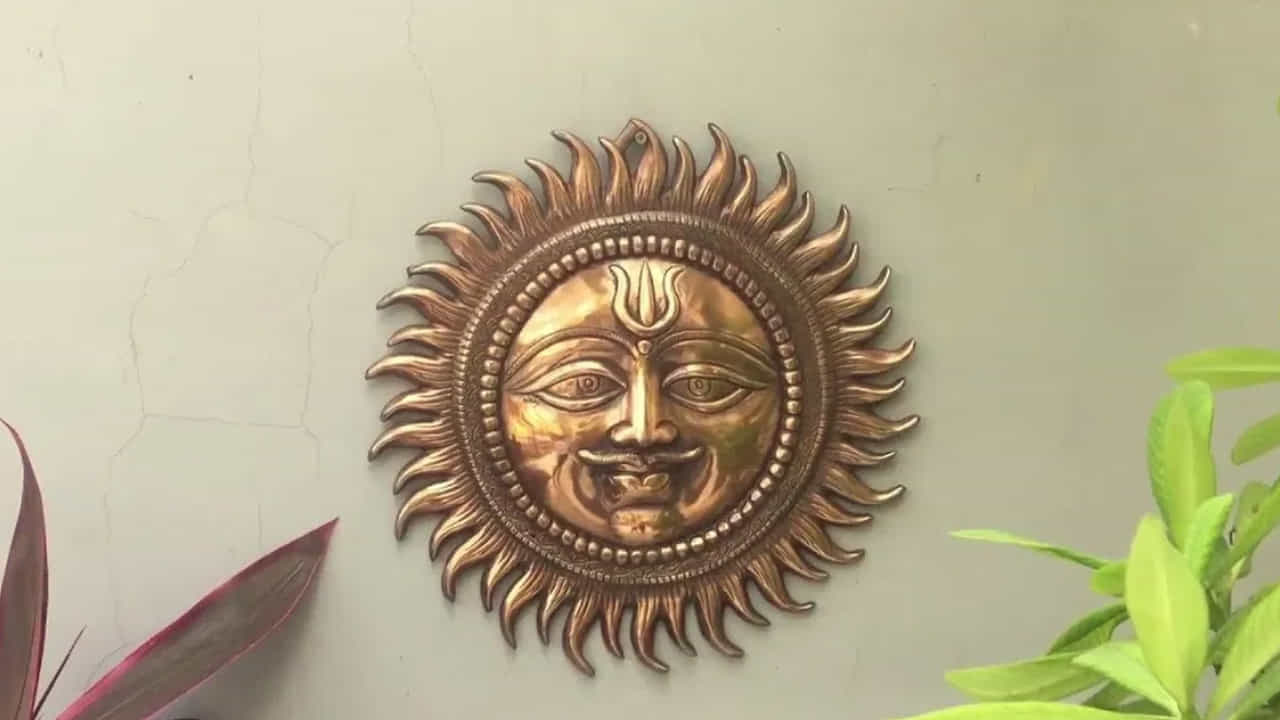 బలపడే సూర్య గ్రహం : మీ జాతకంలో సూర్యుడి స్థానం బలపడుతుంది. సానుకూల ప్రభావాలను పెంచుతుంది. మొత్తం శ్రేయస్సు, అదృష్టాన్ని మెరుగుపరుస్తుంది.