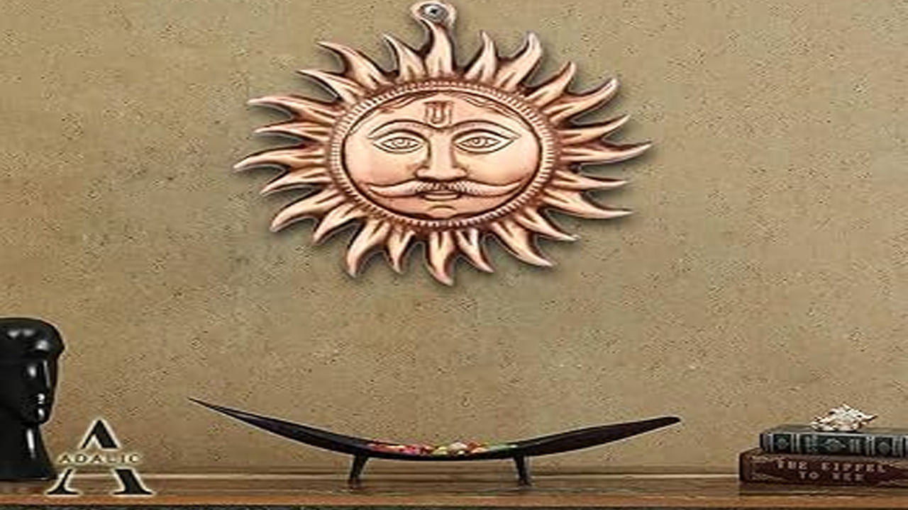 మెరుగైన ఆరోగ్యానికి: ఇంట్లో రాగి సూర్యుడు పెట్టుకోవడం వలన ఇంట్లో సౌరశక్తిని సమతుల్యం చేయడం ద్వారా కొన్ని ఆరోగ్య సమస్యల నుంచి ఉపశమనం పొందడంలో సహాయపడుతుంది.
