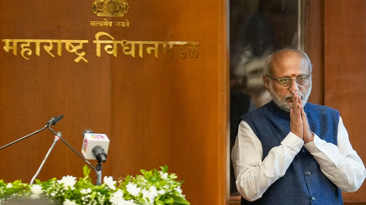 మహారాష్ట్ర గవర్నర్ పదవి నుంచి వైదొలిగిన సిపి రాధాకృష్ణన్.. గుజరాత్ గవర్నర్కు అదనపు బాధ్యతలు