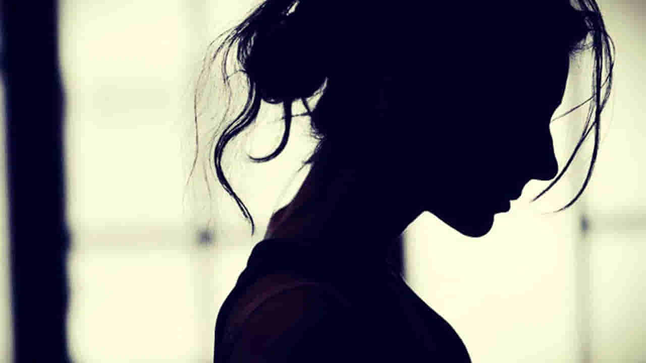 అంతదానికే ఇంత దారుణమా.. ప్రియురాలిని 51సార్లు స్క్రూడ్రైవర్తో పొడిచి హత్య.. కారణం తెలిస్తే..