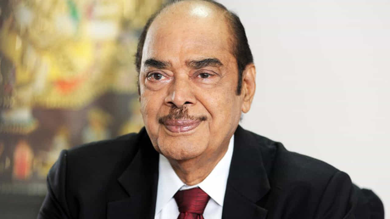 తొమ్మిది భాషల్లో సినిమాలు నిర్మించిన రామానాయుడు భారతదేశంలో అత్యంత విజయవంతమైన నిర్మాతలలో ఒకరు. రామానాయుడు స్టూడియో అధినేత. సినీ పరిశ్రమ అభివృద్దికి ఆయన చేసిన కృషికి గాను రామానాయుడుకి 2009లో ఫాల్కే అవార్డు లభించింది.