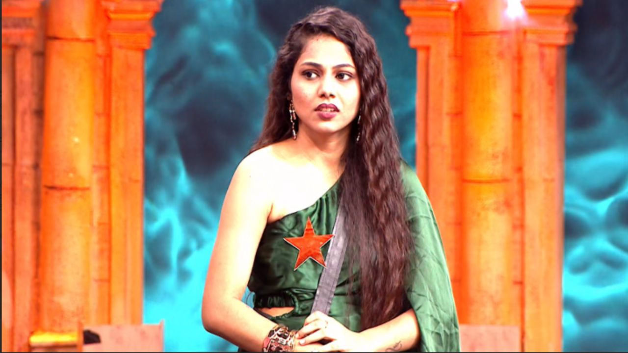 దీంతో బిందు మాధవి , అభిజిత్ ఇద్దరూ కూడా రెడ్ కార్డ్ ఇచ్చారు. కానీ నవదీప్ మాత్రమే, ఏంటో చూద్దా ఈమె సంగతీ అంటూ  గ్రీన్ కార్డ్ ఇచ్చారు. దీంతో ఆ ఒక్క అవకాశాన్ని ఉయోగించుకొని, అగ్ని పరీక్షలోని ప్రతి టాస్క్ లో సూర్‌గా ఆడి మంచి పేరు తెచ్చుకుంది. దీంతో జడ్జీల మనసు, ఆడియన్స్ మనసు దోచేసుకొని, బిగ్ బాస్ కంటెస్టెంట్‌గా హౌస్‌లోకి ఎంట్రీ ఇవ్వనున్నది.