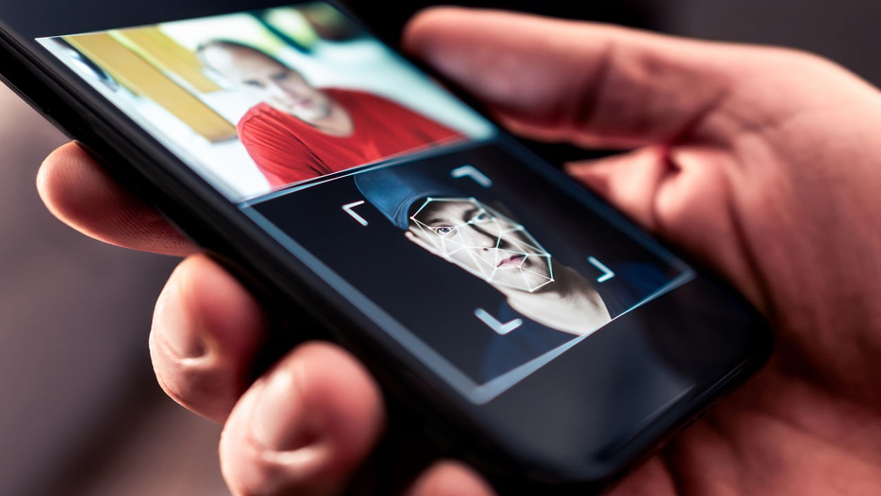 ఆర్థికమంత్రి నిర్మలా సీతారామన్, బిజినెస్ టైకూన్ ముఖేష్ అంబానీ, ఆధ్యాత్మిక గురువు జగ్గీ వాసుదేవన్, జర్నలిస్ట్ రాజ్‌దీప్ సర్దేసాయ్, ఇన్ఫోసిస్ ఫౌండేషన్ ఛైర్‌పర్సన్ సుధా మూర్తి.. ఇలా ప్రముఖుల డీప్‌ఫేక్ వీడియోలను క్రియేట్ చేసి, వాళ్ల ఫేమ్‌నే పెట్టుబడిగా పెట్టి, వాళ్లు ఇవ్వని వ్యాపార సలహాల్ని వాళ్ల పేరుమీద ప్రచారంలో పెట్టి అమాయకులకు టోకరా వేస్తున్నారు  సైబర్ నేరగాళ్లు.