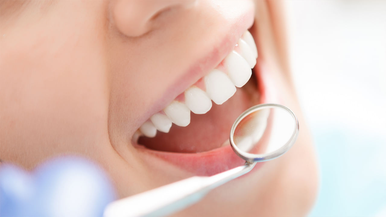 Tooth Discoloration: రోజూ బ్రష్‌ చేస్తున్నా.. మీ దంతాలు పసుపు రంగులోకి మారుతున్నాయా? అసలు కారణం ఇదే