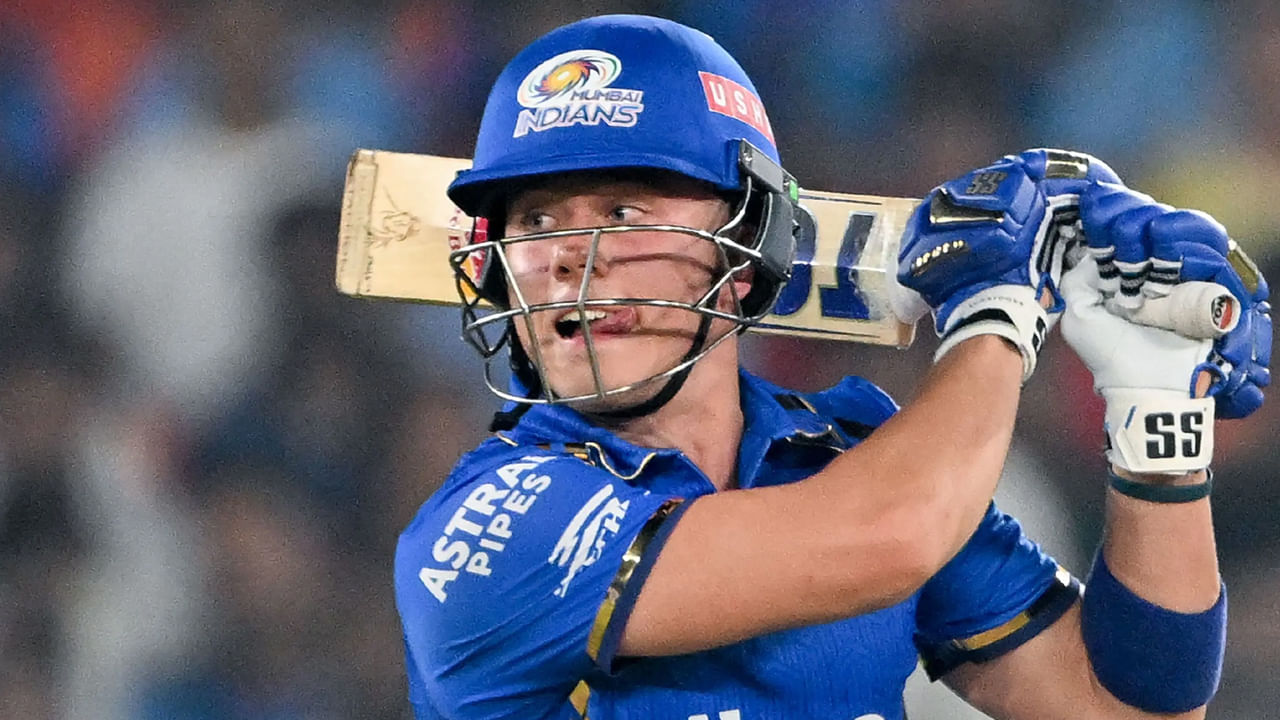 ఈ వేలంలో బ్రెవిస్‌ను సొంతం చేసుకోవడానికి ప్రిటోరియా క్యాపిటల్స్, జోహెన్నెస్‌బర్గ్ సూపర్ కింగ్స్ మధ్య తీవ్ర పోటీ నెలకొంది. చివరికి, ప్రిటోరియా క్యాపిటల్స్ అతడిని రికార్డు ధరతో కొనుగోలు చేసి తమ జట్టులోకి తీసుకుంది. 