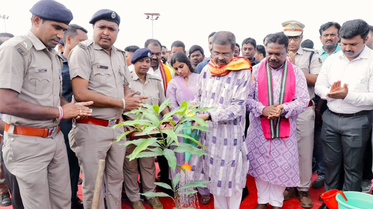 PM Modi Birthday: ప్రధాని మోదీ నాయకత్వంలో దేశం అగ్రగామిగా నిలుస్తోంది: కేంద్ర మంత్రి ధర్మేంద్ర ప్రధాన్