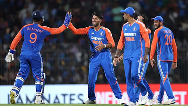 Team India: టీమిండియాకు బ్యాడ్న్యూస్.. స్టార్ ప్లేయర్కు డెంగ్యూ..