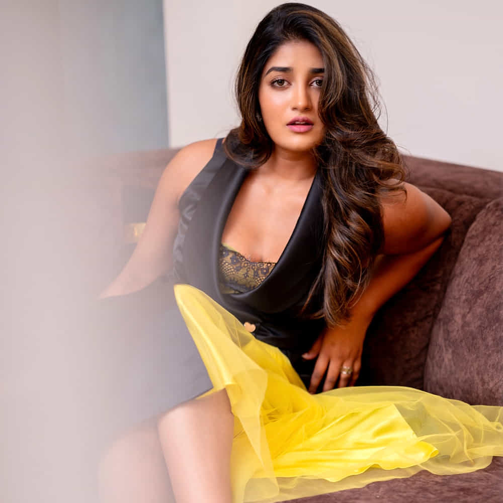 ఆతర్వాత రవితేజ నటించిన ఖిలాడీ సినిమాలో మరోసారి తన గ్లామర్తో ఆకట్టుకుంది. చివరిగా రామబాణం అనే సినిమాలో కనిపించింది. కానీ ఈ సినిమా కూడా హిట్ అవ్వలేదు. ఇక ఇప్పుడు యంగ్ హీరో శర్వానంద్ తో కలిసి నటిస్తుంది డింపుల్. బోగి అనే టైటిల్ తో తెరకెక్కుతున్న సినిమాలో డింపుల్ హీరోయిన్ గా ఎంపికైంది.