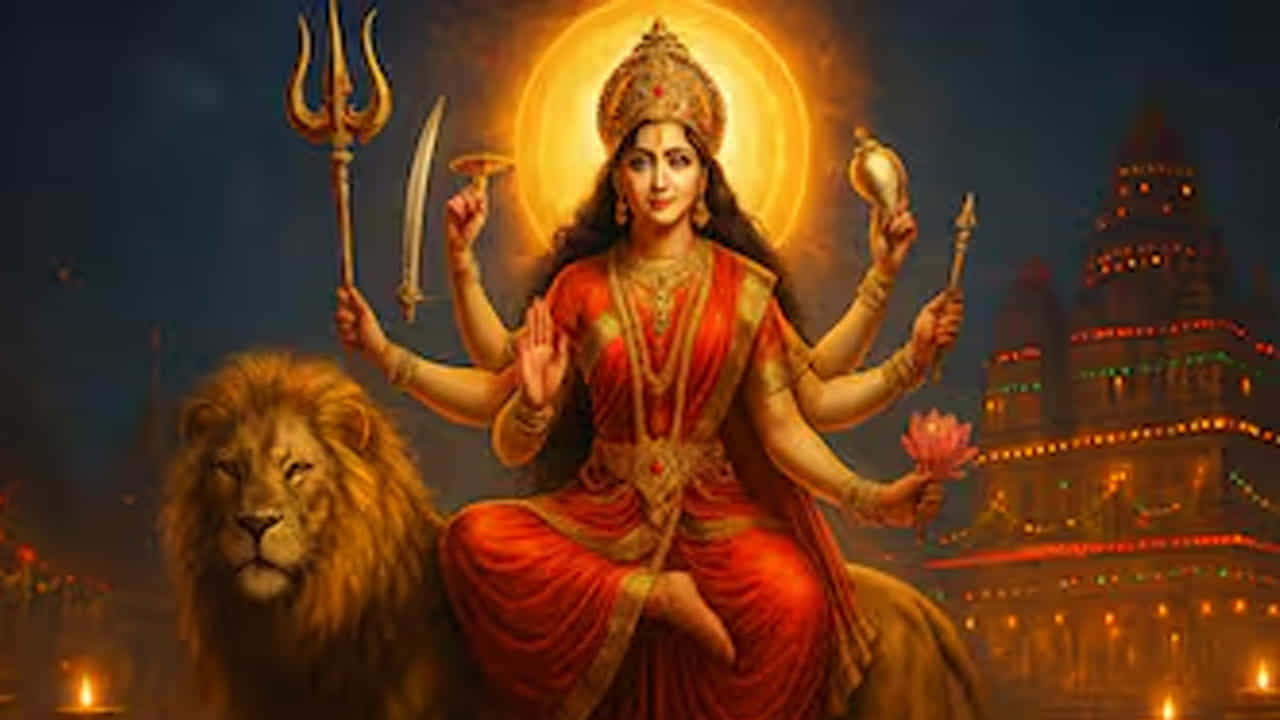 కలలో అమ్మాయి కనిపిస్తే: నవరాత్రి సమయంలో కలలో అమ్మాయిని చూడటం చాలా శుభ సంకేతంగా పరిగణించబడుతుంది. స్వప్న శాస్త్రం ప్రకారం ఈ కల దుర్గాదేవి ఆశీర్వాదాన్ని,  సంపద , శ్రేయస్సు రాకను సూచిస్తుంది. ముఖ్యంగా అమ్మాయి నవ్వుతూ లేదా శుభ్రమైన బట్టలు ధరించి ఉంటే ఆ కల అత్యంత శుభప్రదం అట. 
