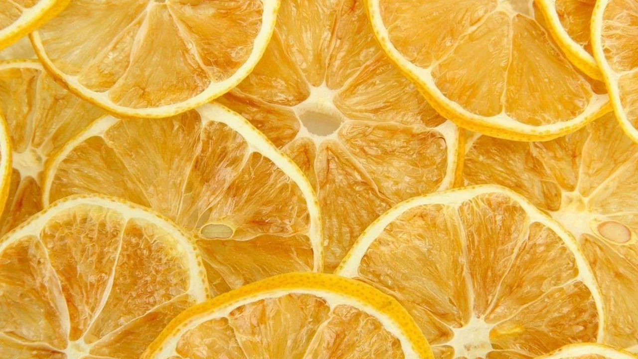 ఈ రెండింతో తయారు చేసిన మిశ్రమాన్ని ఉపయోగించి, మీరు గ్యాస్ స్టవ్‌లు, సింక్‌లు, టైల్స్‌పై ఉన్న మొండి మరకలను సులభంగా శుభ్రం చేయవచ్చు. ఈ పద్ధతి ఖరీదైన రసాయన క్లీనర్ల అవసరాన్ని తగ్గిస్తుంది. అలాగే పర్యావరణానికి కూడా చాలా మంచిది.