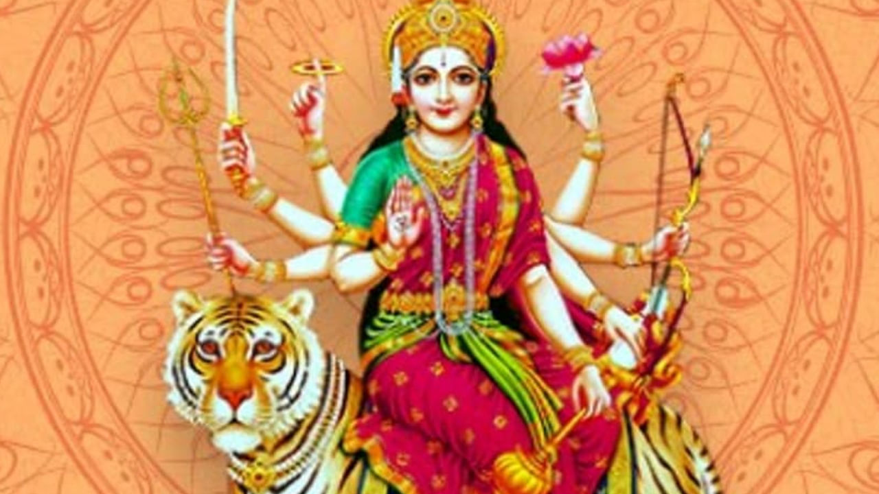 రెండో తేదీన జన్మించిన వారు చాలా స్మార్ట్‌గా ఆలోచిస్తుంటారు. రెండవ సంఖ్య గల వ్యక్తులు చంద్రునిచే పాలించబడతారు. వీరు ఎప్పుడూ చాలా సున్నితంగా ఉండటమే కాకుండా, మంచి ఆలోచనా శక్తి కలిగిన వారు. అయితే ఈ తేదీలో జన్మించిన వారు దుర్గామాత ఆశీర్వాదం పొందాలి అటే, సేమియా పాయసం, లేదా బియ్యం, పాలతో చేసిన ఆహారపదార్థాలను నైవేద్యంగా సమర్పించాలి.