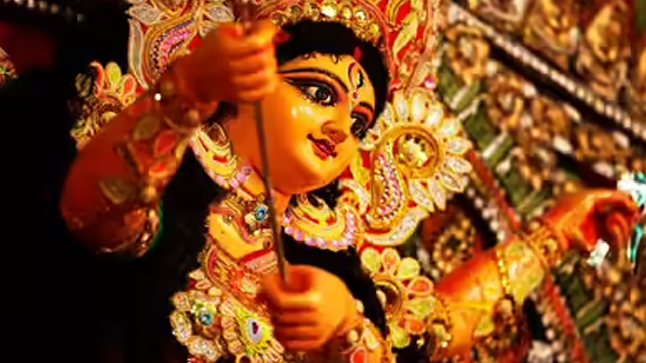 ఐదవ తేదీన జన్మించిన వారు బుధ గ్రహం ఆధిపత్యంలో ఉంటారు వీరు అమ్మవారికి పండ్లు, ముఖ్యంగా జామకాయ సమర్పించడం చాలా మంచిదంట.  నోట్ : ఈ వార్తలలో ఇవ్వబడిన సమాచారం మత విశ్వాసాలపై ఆధారపడి ఉంది. పాఠకుల ఆసక్తి మేరకు.. పలువురు పండితుల సూచనలు, వారి తెలిపిన అంశాల ఆధారంగా అందించినవి మాత్రమే.. వీటిలో ఎలాంటి శాస్త్రీయ ఆధారాలు లేవని పాఠకులు గమనించాలి. టీవీ9 తెలుగు దీనిని ధృవీకరించలేదు.