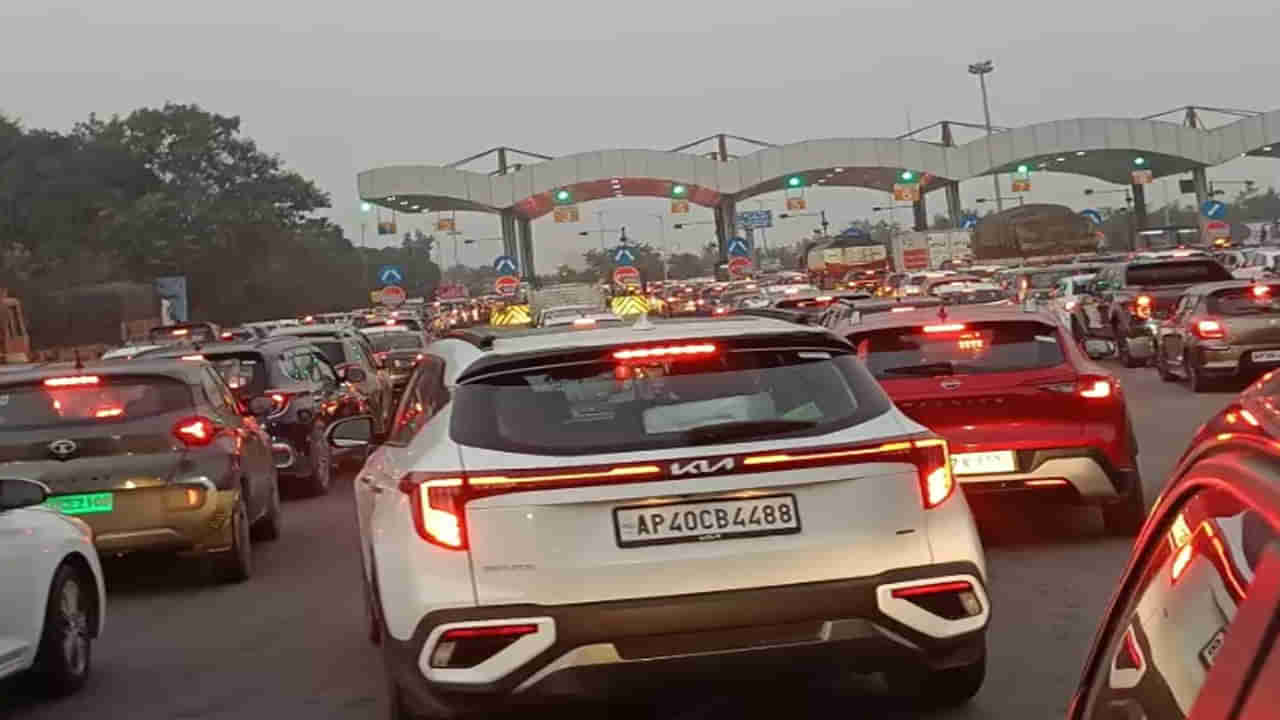 Dussehra Rush And Floods: పల్లెకు బయల్దేరిన నగరం.. హైదరాబాద్ విజయవాడ హైవేపై వాహనాల రద్దీ..