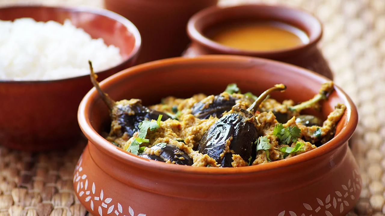 పైల్స్: పైల్స్ రోగులు వంకాయలు అస్సలు తినకూడదు. వంకాయకు వేడి స్వభావం ఉంటుంది. ఇది పైల్స్ సమస్యను పెంచుతుంది. ఇది దురద , మంటను కూడా పెంచుతుంది, ఇది సమస్యను మరింత పెంచుతుంది.