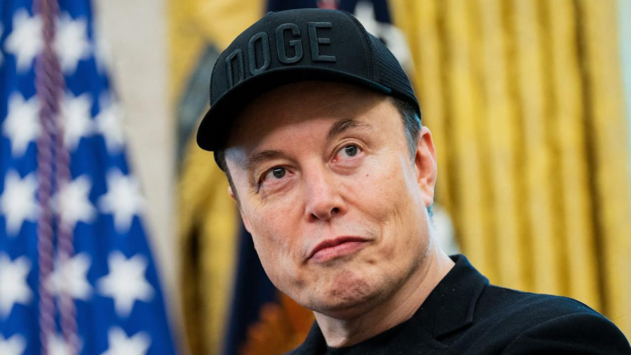 కంపెనీ భవిష్యత్తుకు ఎలాన్ మస్క్ బాధ్యత వహించాల్సి ఉంటుంది. ఈ ప్రతిపాదనలో మస్క్ కంపెనీ భవిష్యత్ CEO ని ప్లాన్ చేయడంలో చురుకైన పాత్ర పోషించాల్సిన షరతు కూడా ఉంది, ఈ ప్యాకేజీలో చివరి భాగాన్ని పొందడానికి. అంటే, మస్క్ డబ్బు సంపాదించడానికి మాత్రమే కాకుండా కంపెనీ తదుపరి తరాన్ని సిద్ధం చేయడానికి కూడా దోహదపడాలి.